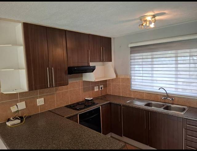 2 BEDROOM PROPERTY TO RENT IN MOOIKLOOF RIDGE ESTATE